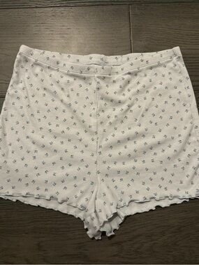 H&M White Ribbed High-Waist Shorts with Small Blue Floral Print